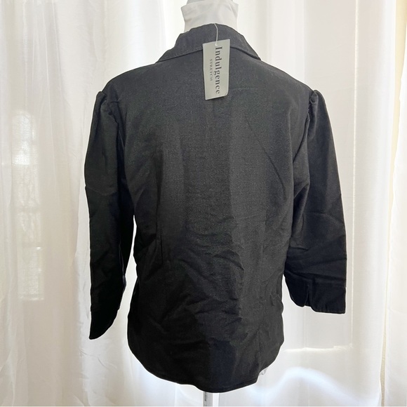 Button down Blouse Size Medium New with tags - Picture 2 of 9